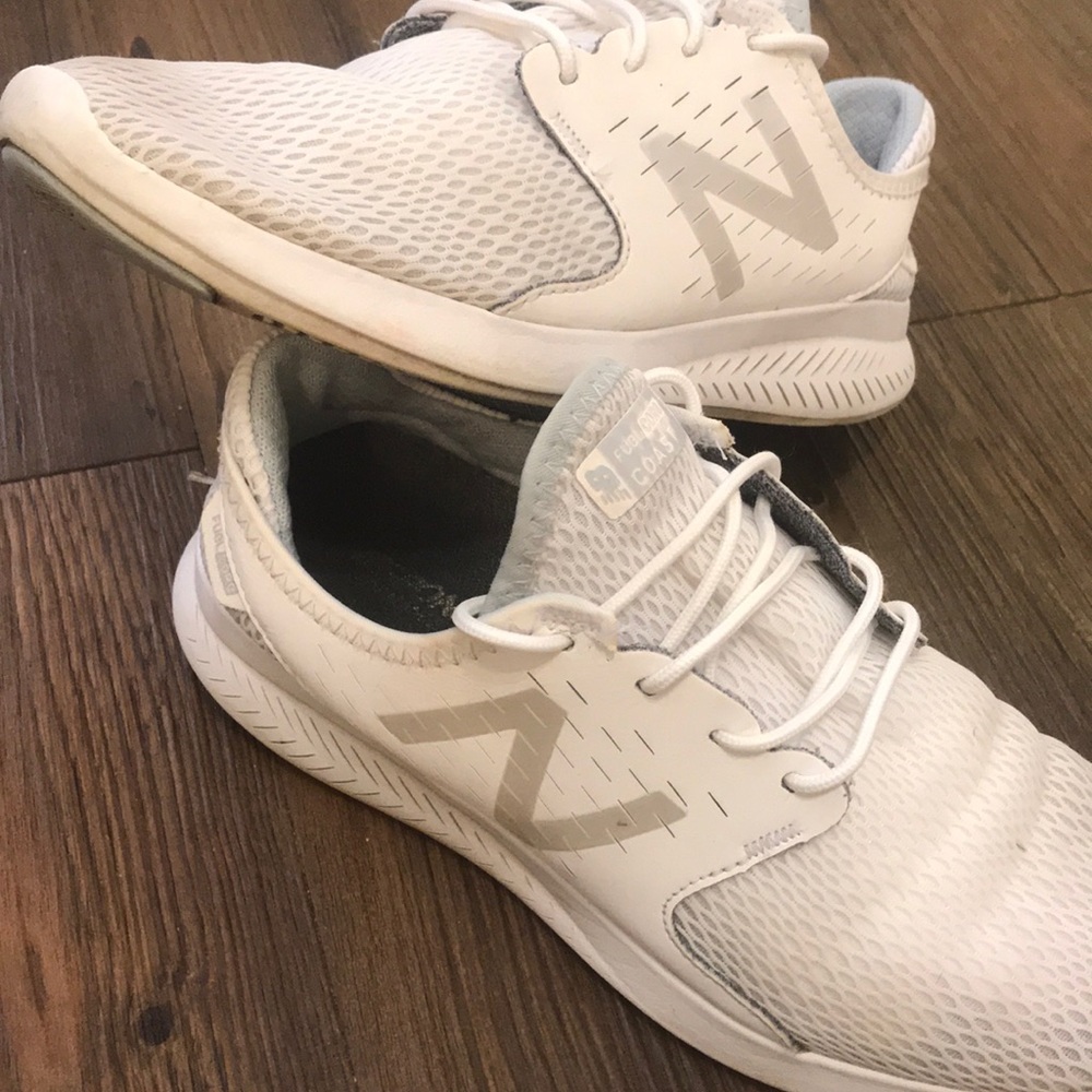 New balance tennis shoes